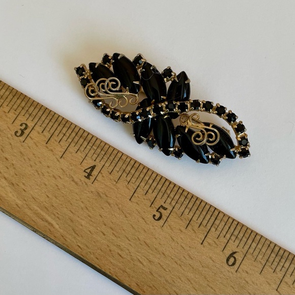 Vintage Black Navette And Rhinestone With Goldtone Pronged Brooch - Picture 3 of 8